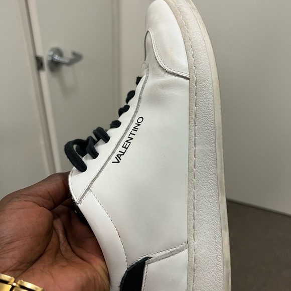 Beautiful Valentino sneakers . Used but still in an excellent condition. - Picture 3 of 4
